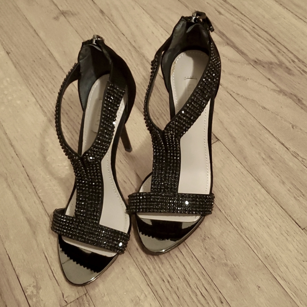 Black heels size 4